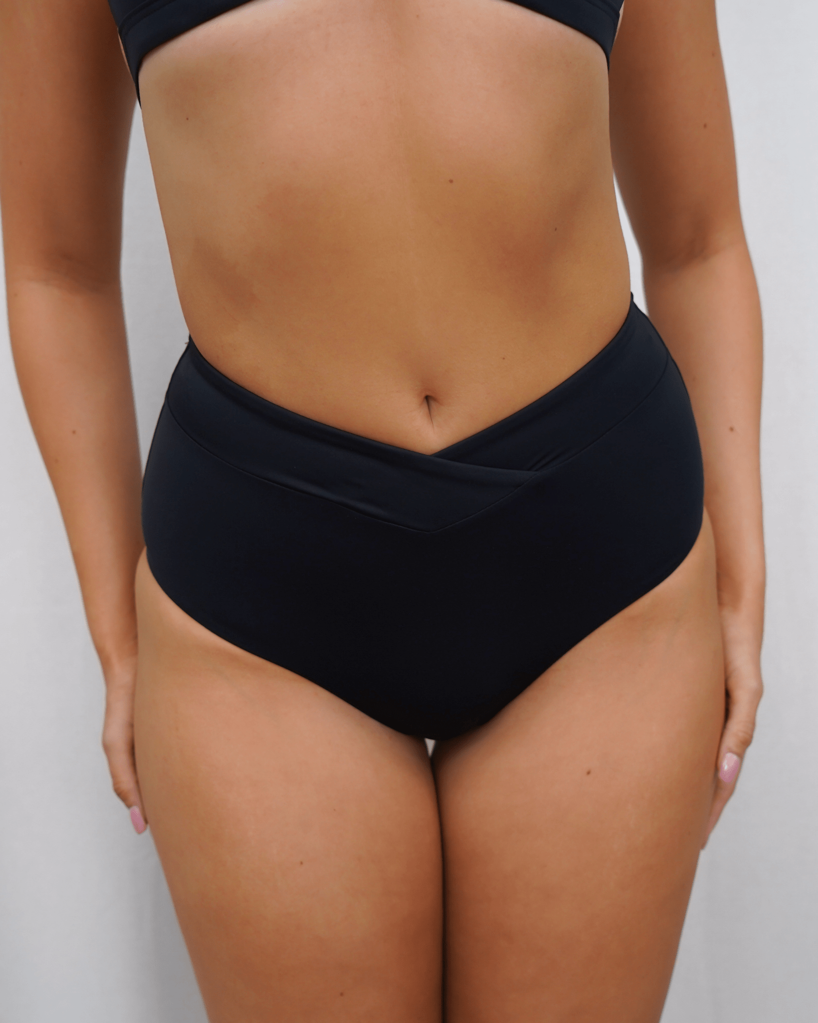 Camellia V High Waisted Bikini Bottom / Black - Flatbaby Swimwear